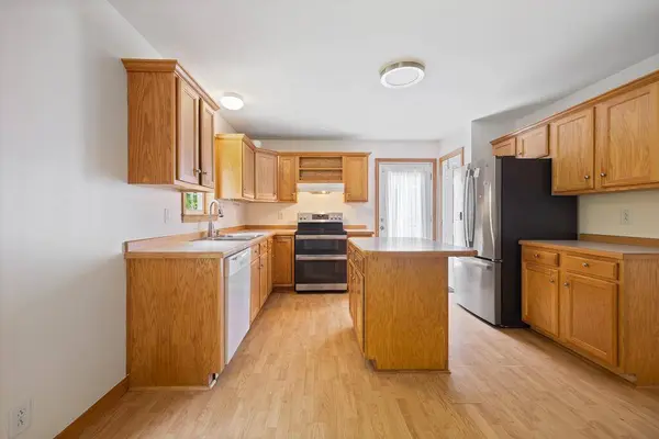 39 Jades WAY, Bowdoinham, ME 04008