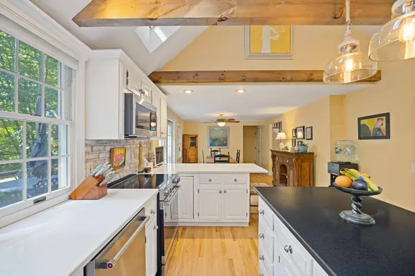 60 Sunrise TER, York, ME 03909
