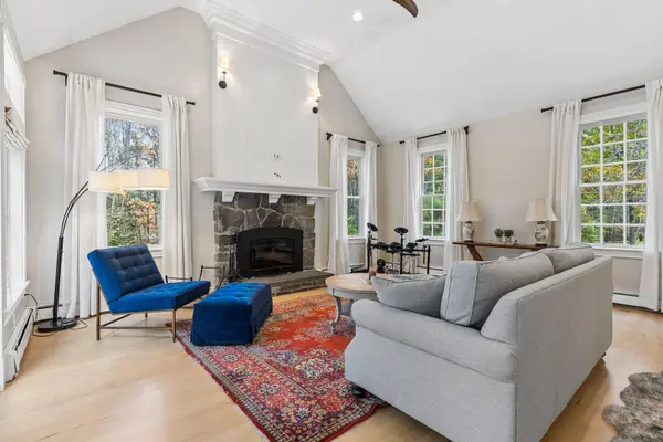 18 Ledgewater DR, Kennebunk, ME 04043