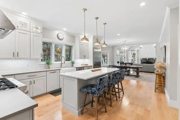18 Ledgewater DR, Kennebunk, ME 04043
