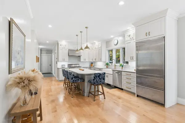 18 Ledgewater DR, Kennebunk, ME 04043
