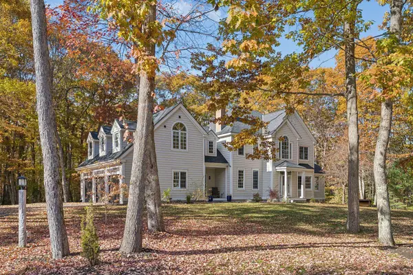 18 Ledgewater DR, Kennebunk, ME 04043