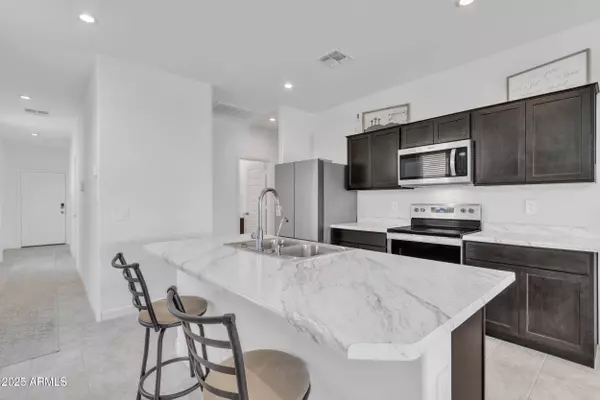 10004 S SMYTHE Drive, Apache Junction, AZ 85120