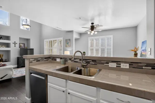 7445 E EAGLE CREST Drive #1056, Mesa, AZ 85207