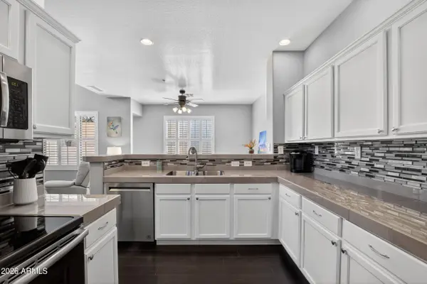 7445 E EAGLE CREST Drive #1056, Mesa, AZ 85207