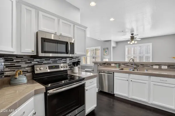 7445 E EAGLE CREST Drive #1056, Mesa, AZ 85207