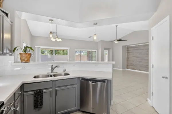 2560 W MERICREST Way, San Tan Valley, AZ 85144