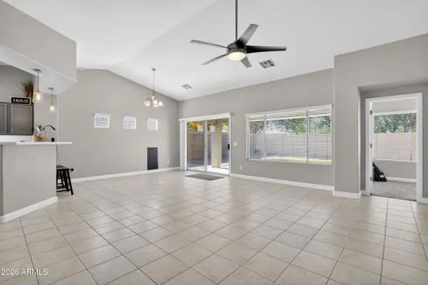 2560 W MERICREST Way, San Tan Valley, AZ 85144