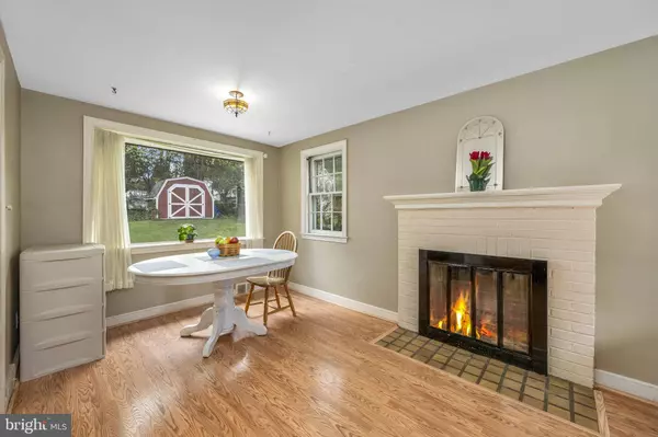 404 DRAYTON RD, Oreland, PA 19075