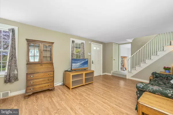 404 DRAYTON RD, Oreland, PA 19075