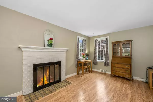 404 DRAYTON RD, Oreland, PA 19075