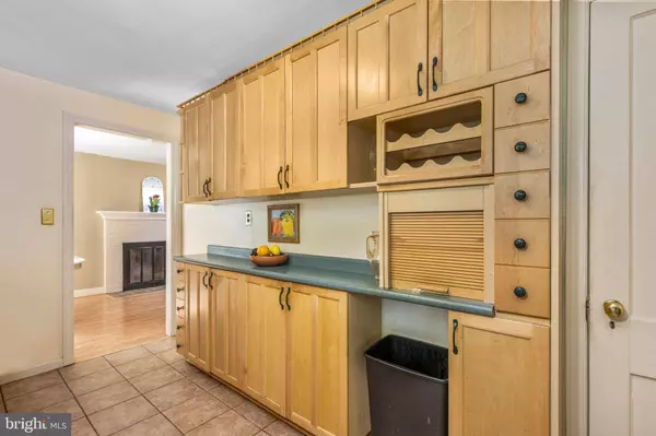 404 DRAYTON RD, Oreland, PA 19075