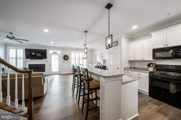 6 NEW VILLAGE GREENE DR, Honey Brook, PA 19344