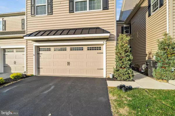 6 NEW VILLAGE GREENE DR, Honey Brook, PA 19344