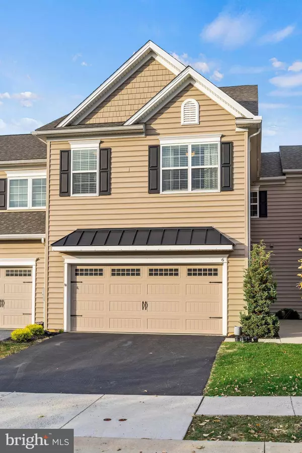 6 NEW VILLAGE GREENE DR, Honey Brook, PA 19344
