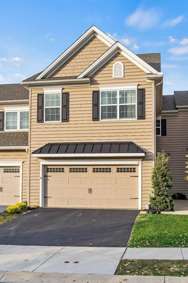 6 NEW VILLAGE GREENE DR, Honey Brook, PA 19344