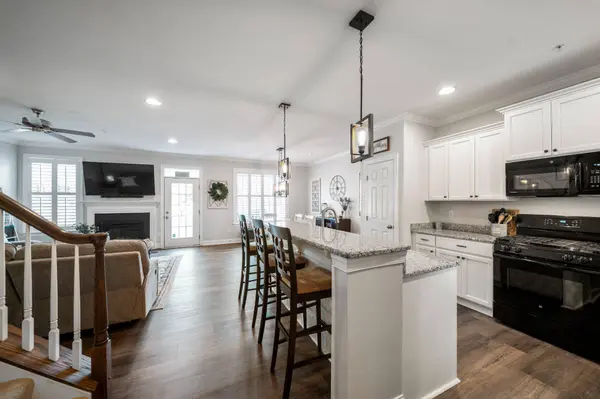 6 NEW VILLAGE GREENE DR, Honey Brook, PA 19344