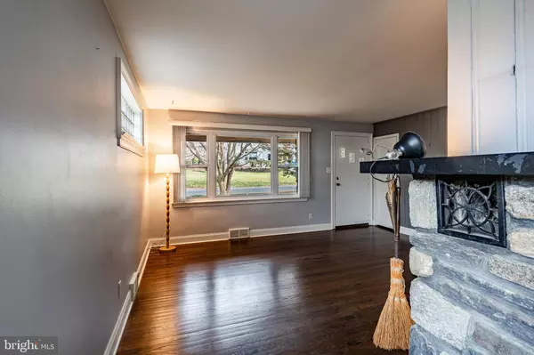 301 2ND AVE, Newtown Square, PA 19073