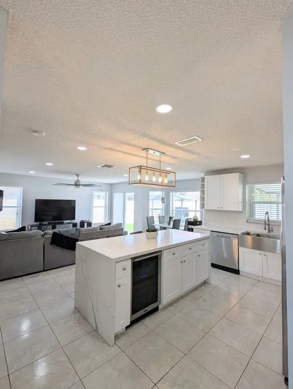 335 SW 183rd Way, Pembroke Pines, FL 33029-4330