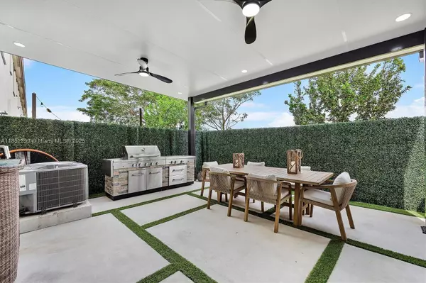 9925 SW 228th Ter, Miami, FL 33190