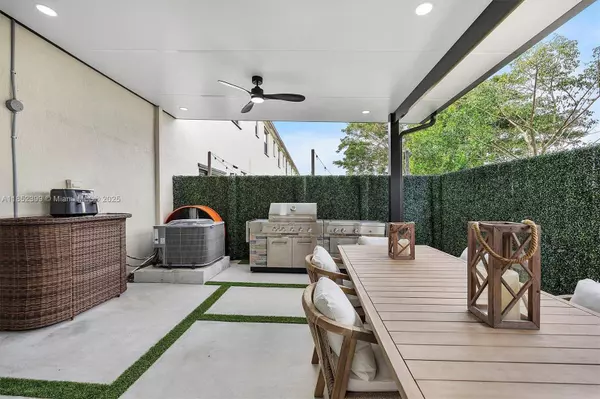 9925 SW 228th Ter, Miami, FL 33190