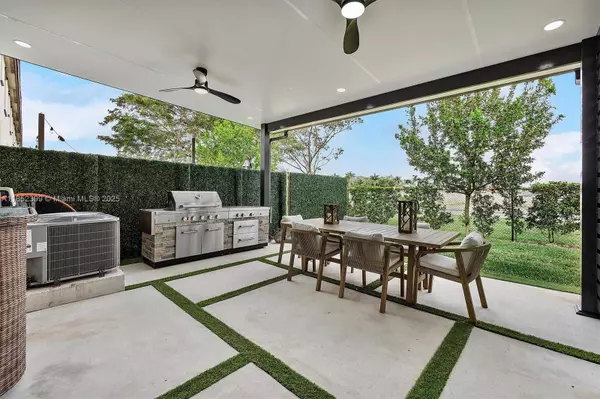 9925 SW 228th Ter, Miami, FL 33190