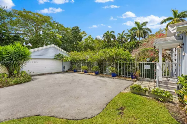 7720 SW 79th Ct, Miami, FL 33143