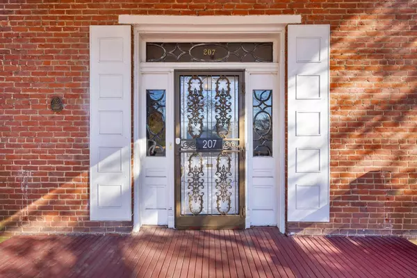 207 Dunlap St, Paris, TN 38242