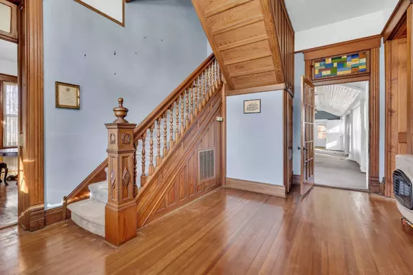 207 Dunlap St, Paris, TN 38242