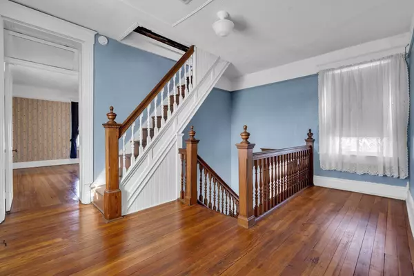 207 Dunlap St, Paris, TN 38242