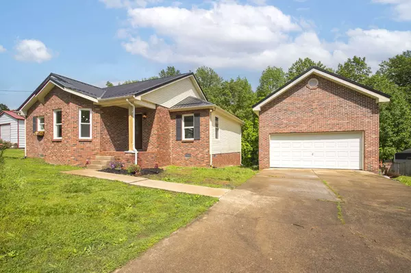 1011 Bon Meade Dr, Burns, TN 37029