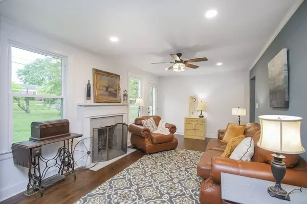 2314 Deerwood Dr, Nashville, TN 37214