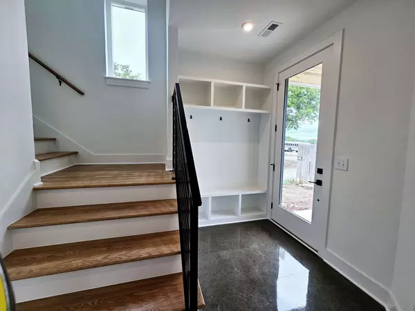 522 Cliff Cir, Nashville, TN 37218