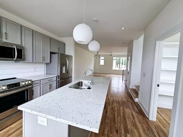 522 Cliff Cir, Nashville, TN 37218