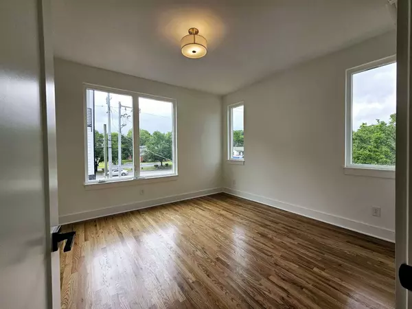 522 Cliff Cir, Nashville, TN 37218