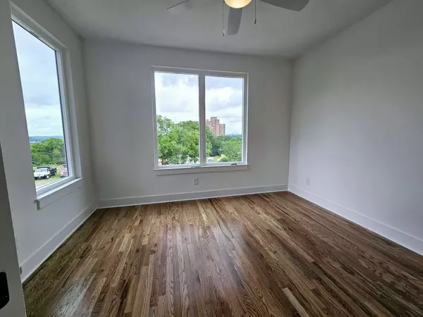 522 Cliff Cir, Nashville, TN 37218