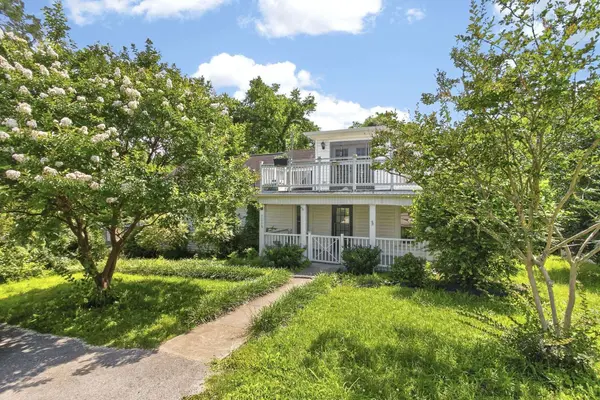 3008 Lakeshore Dr, Old Hickory, TN 37138