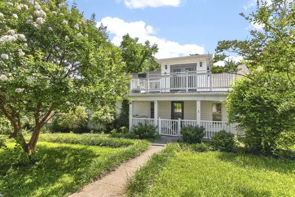 3008 Lakeshore Dr