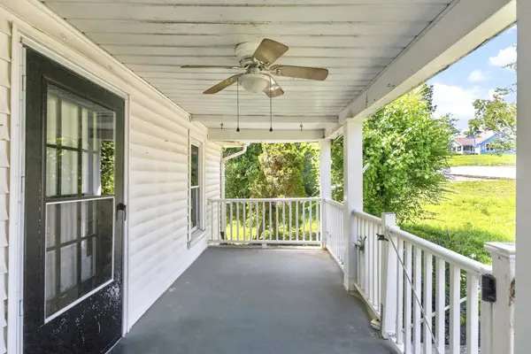 3008 Lakeshore Dr, Old Hickory, TN 37138