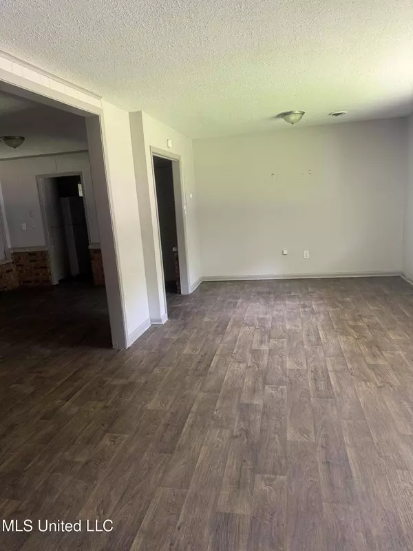 3133 Longwood Drive, Jackson, MS 39212