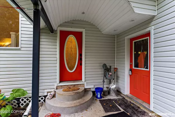 530 S Craig CIR, Wasilla, AK 99654