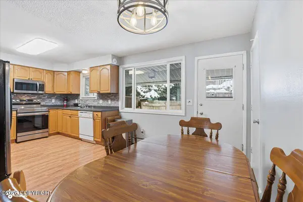 5708 Kennyhill DR, Anchorage, AK 99504