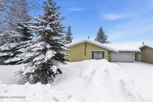 5708 Kennyhill DR, Anchorage, AK 99504