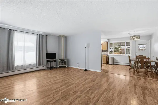 5708 Kennyhill DR, Anchorage, AK 99504