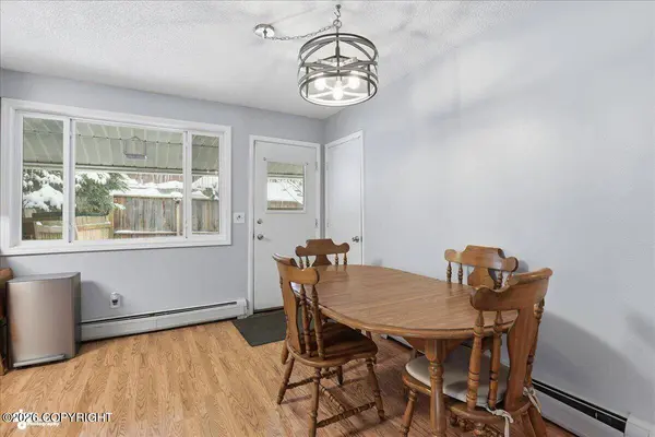 5708 Kennyhill DR, Anchorage, AK 99504