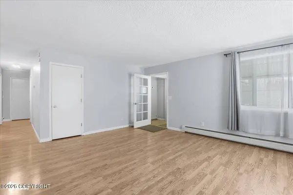 5708 Kennyhill DR, Anchorage, AK 99504