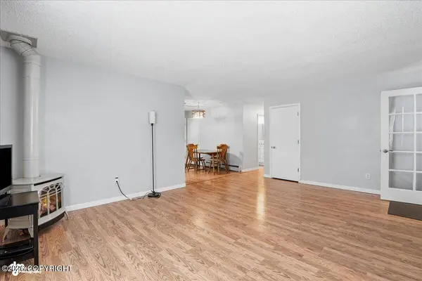 5708 Kennyhill DR, Anchorage, AK 99504