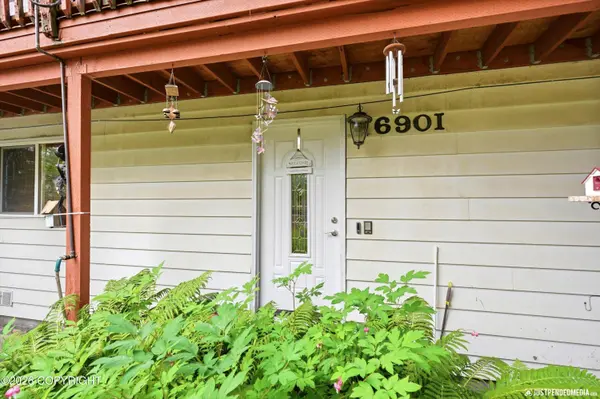 6901 Trafford DR, Anchorage, AK 99504