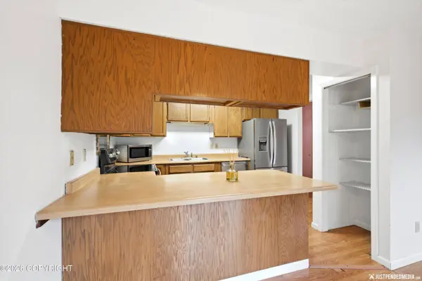 7706 Linda LN, Anchorage, AK 99518