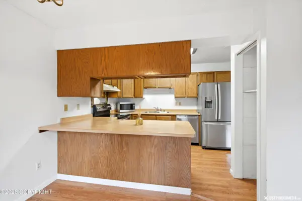 7706 Linda LN, Anchorage, AK 99518